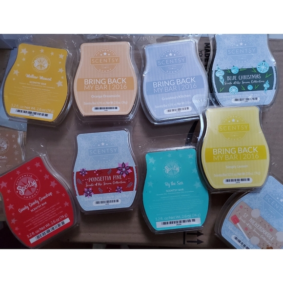 Large scentsy lot - Picture 3 of 8